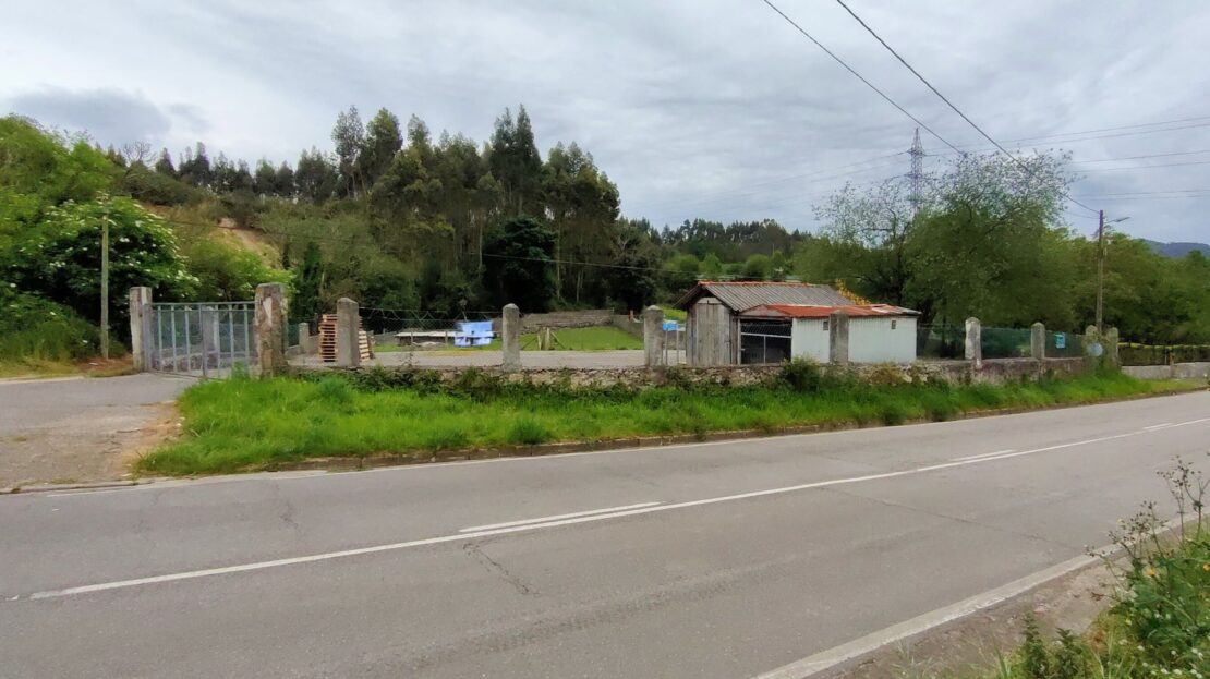 Finca edificable en Castrillón, sita en La Cruz de Illas.