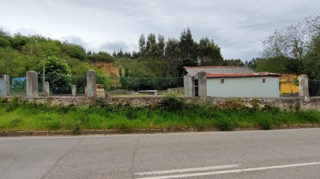 Finca edificable en Castrillón, sita en La Cruz de Illas.