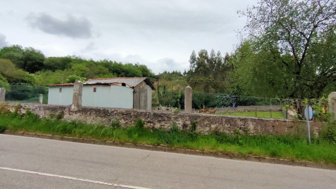 Finca edificable en Castrillón, sita en La Cruz de Illas.