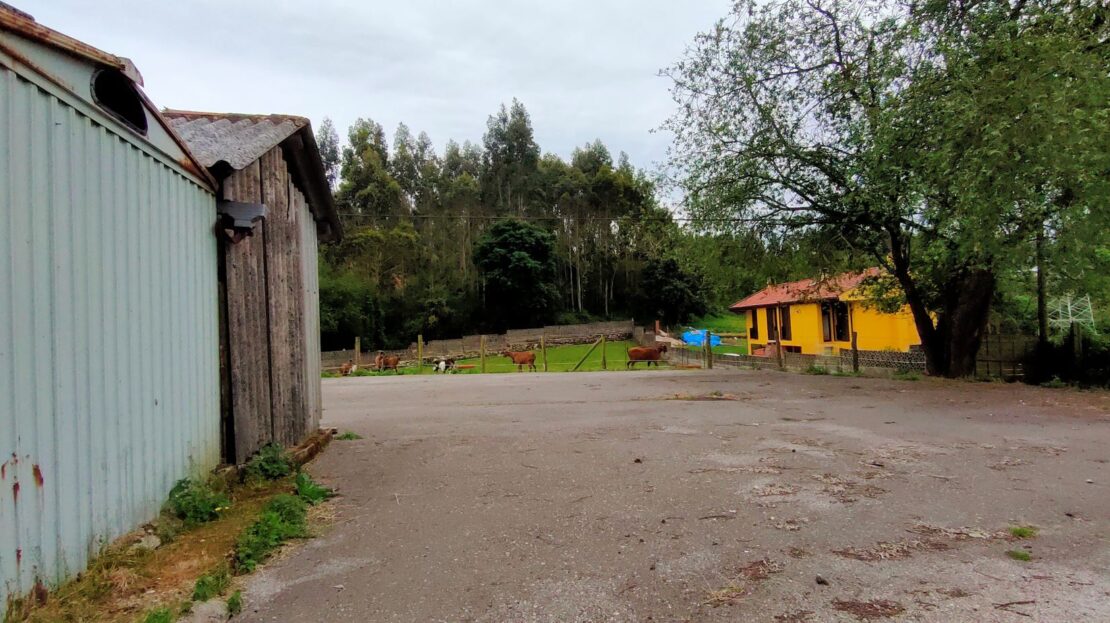 Finca edificable en Castrillón, sita en La Cruz de Illas.
