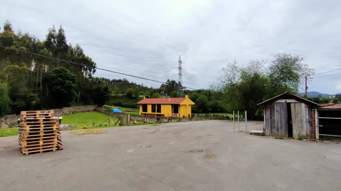 Finca edificable en Castrillón, sita en La Cruz de Illas.