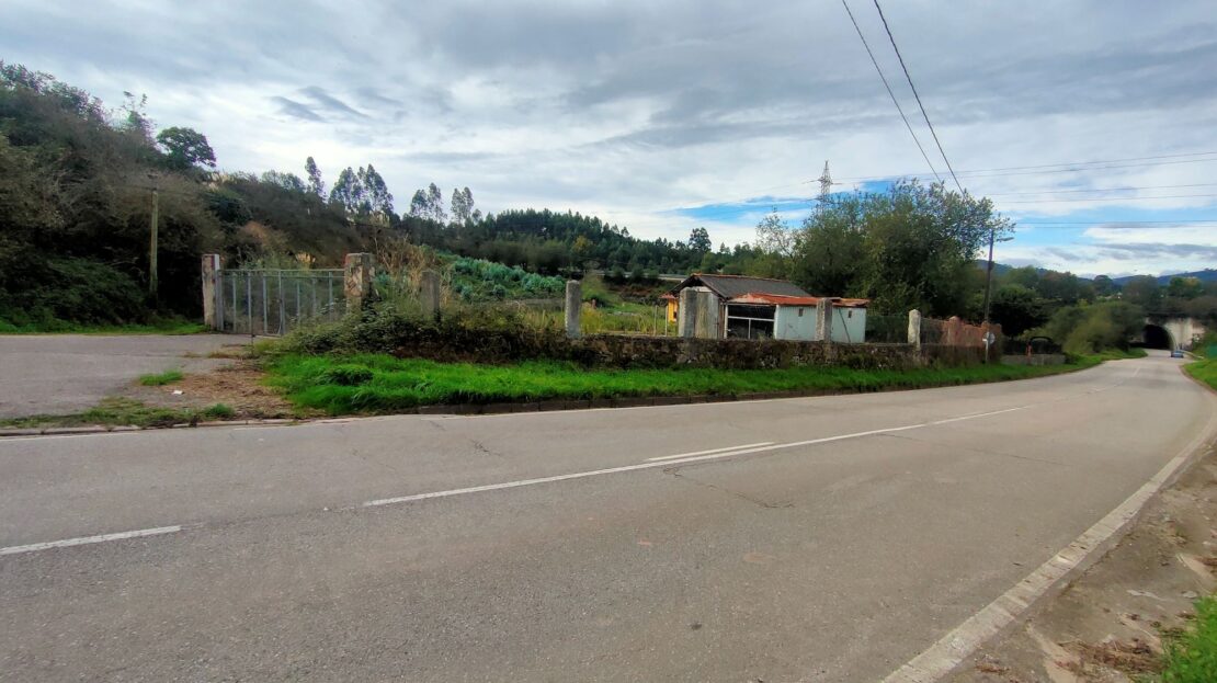 Finca edificable en Castrillón, sita en La Cruz de Illas.