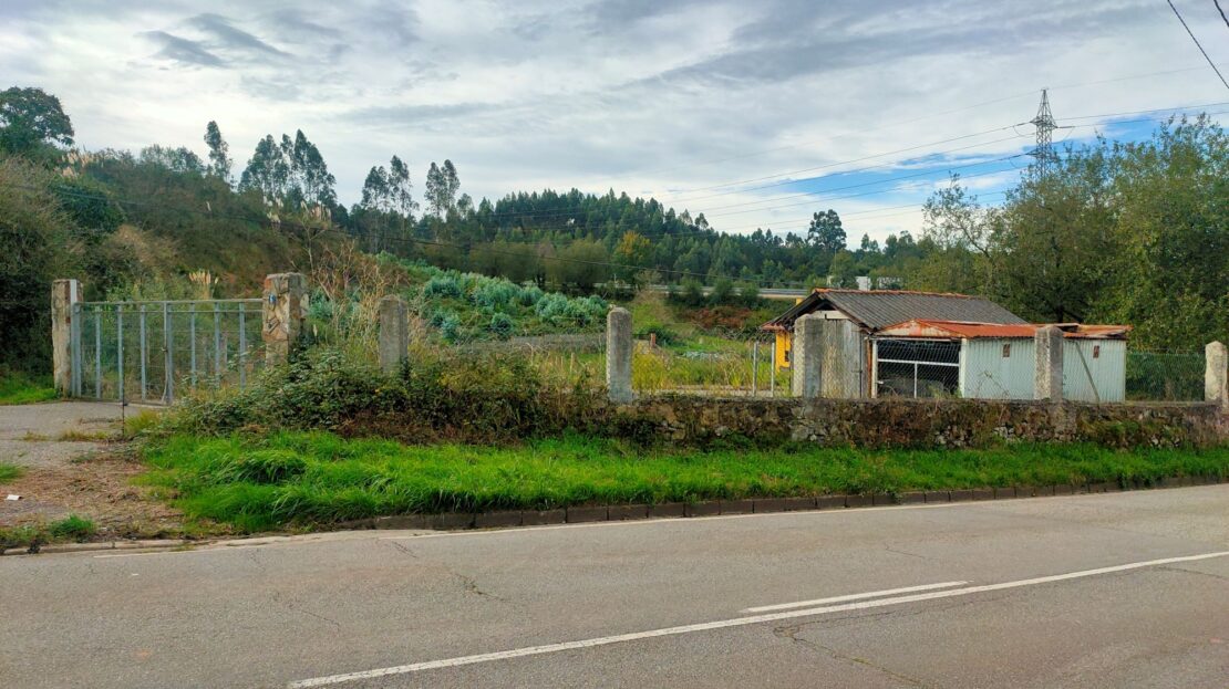 Finca edificable en Castrillón, sita en La Cruz de Illas.