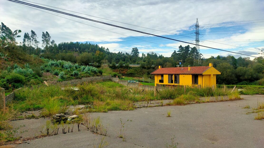 Finca edificable en Castrillón, sita en La Cruz de Illas.