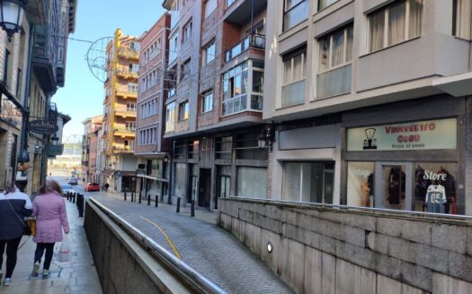 Local comercial situado en el centro de Avilés.