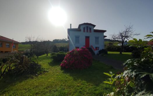 Casa con finca en Santa María del Mar, Naveces (Castrillón), Asturias