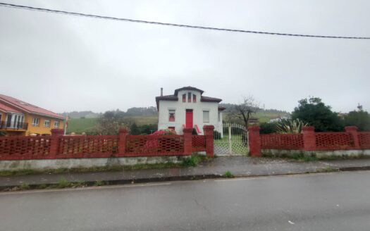 Casa con finca en Santa María del Mar, Naveces (Castrillón), Asturias