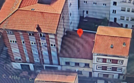 Casa pareada con patio ajardinado. Las Vegas (Corvera de Asturias)